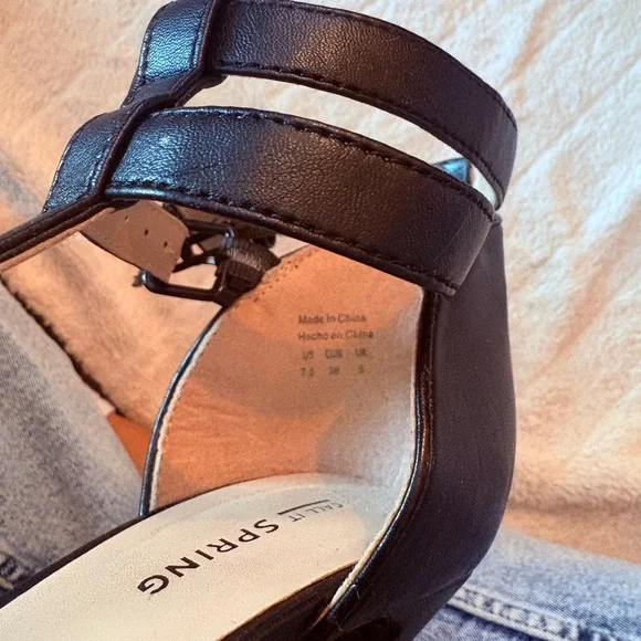 Elegant Black and White Women's Heels - Picture 4 of 8